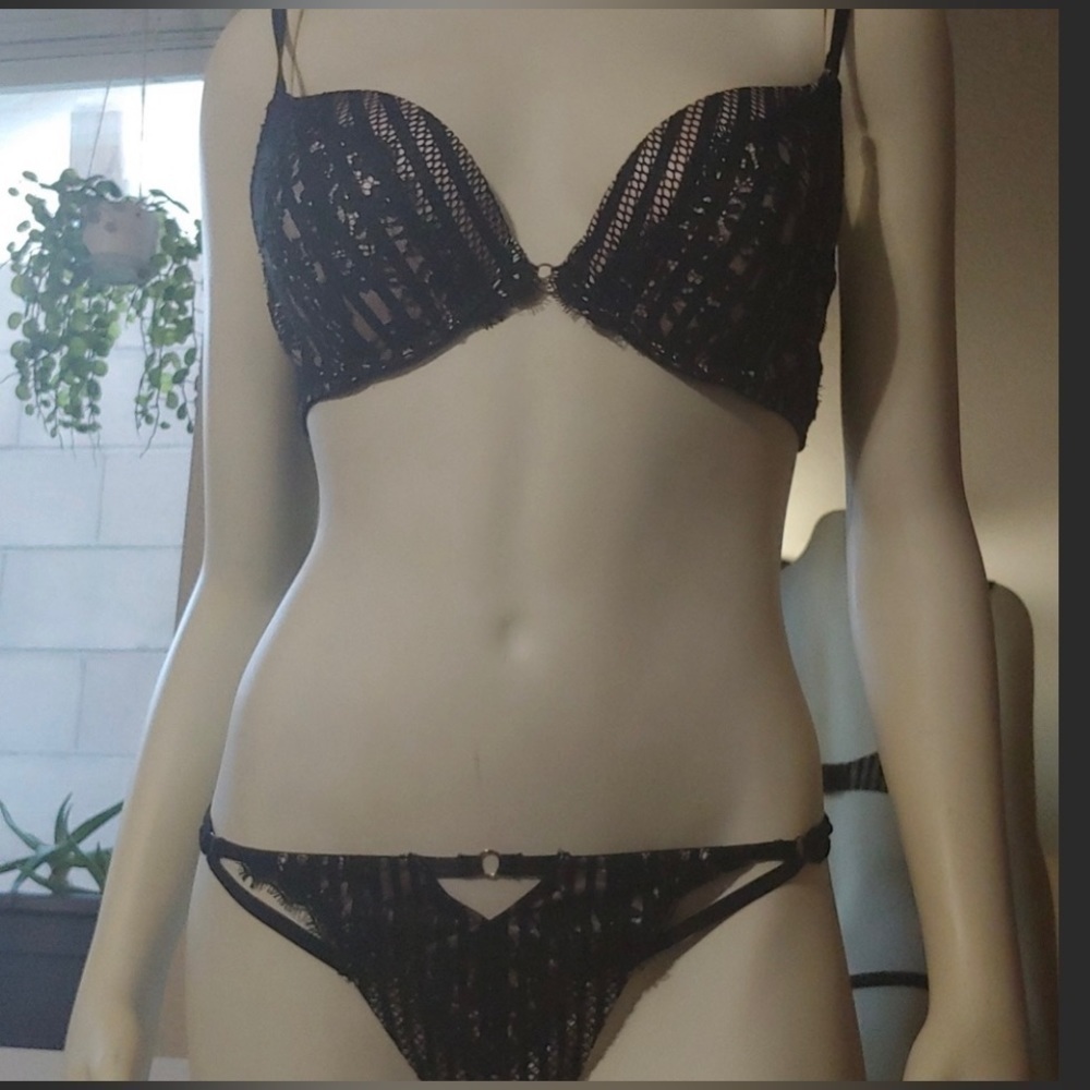 Victoria’s Secret Very Sexy Push-up Bra & Panty Set VS Fishnet & Lace Stripes 🆕 - Picture 2 of 16